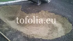 1. lépés - a meder aljának, falának homokkal való beterítése